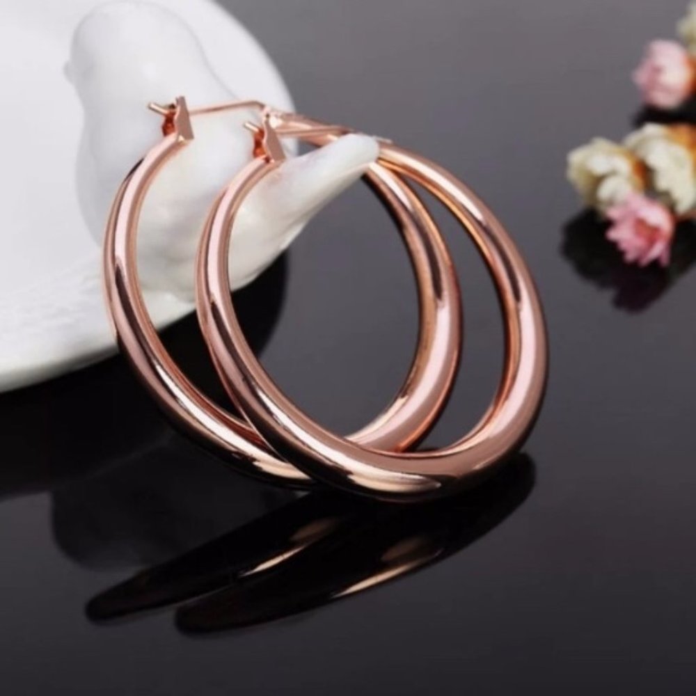 18K Rose Gold 1.5'' hoop Round Earrings New - Picture 3 of 5